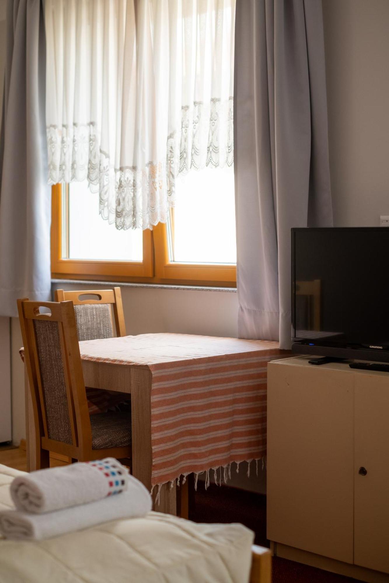 Guesthouse Rose Сараево Екстериор снимка